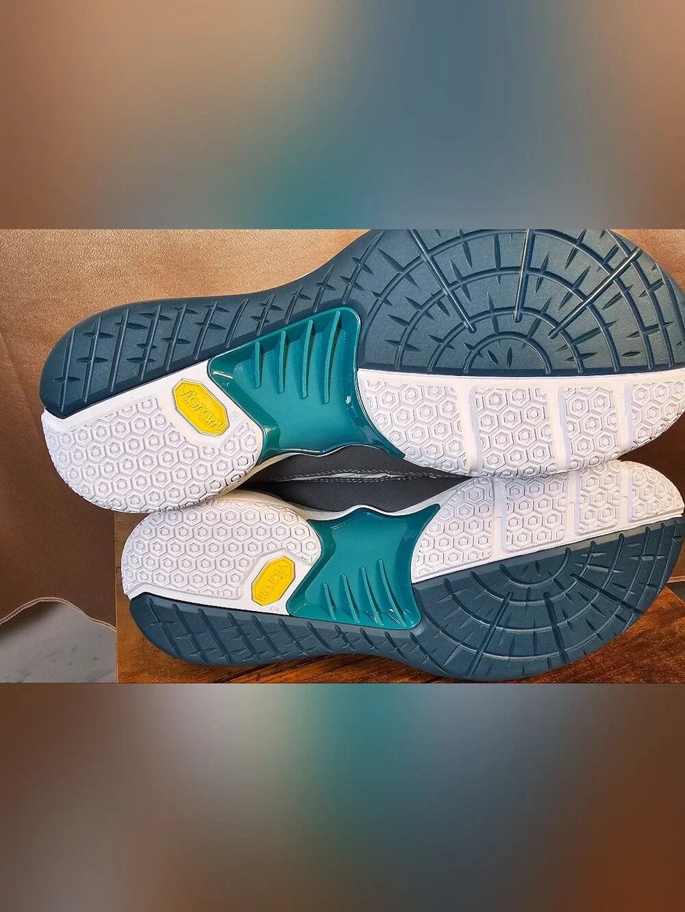 P448 Women’s Court Sneakers Size 38 US 7.5-8 White Gray Teal Vibram NWT